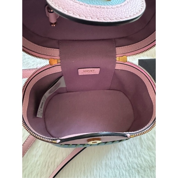 Versace - Picture 5 of 9